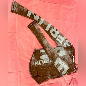 urban outfitters berlin crop top 🧸